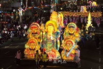 Bấm vào hình để xem slide Show