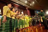 Bấm vào hình để xem slide Show