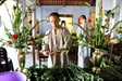 Nghệ thuật và triết lý cắm hoa chùa ngày 30 Tết