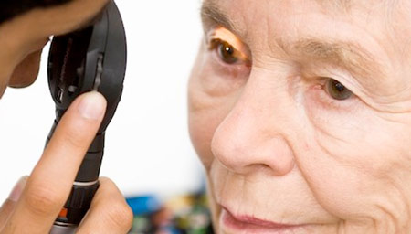 Bạn nên gặp bác sĩ
khi thời gian mí mắt giật kéo dài