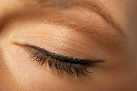 Mí mắt giật có thể là
nguyên nhân bệnh lý