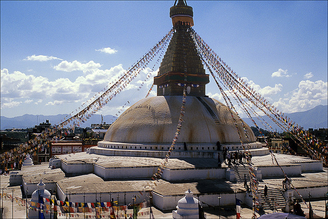 9. Bảo tháp Boudhanath nổi bật với màu trắng.